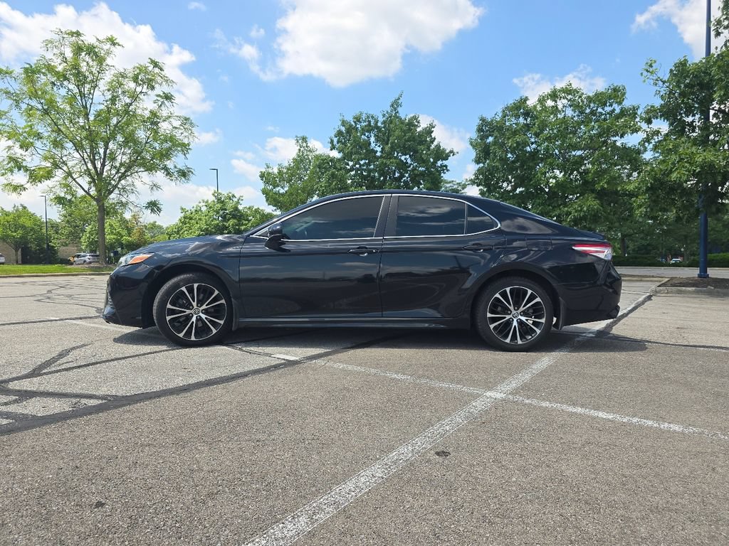 Used 2020 Toyota Camry SE FWD image 9