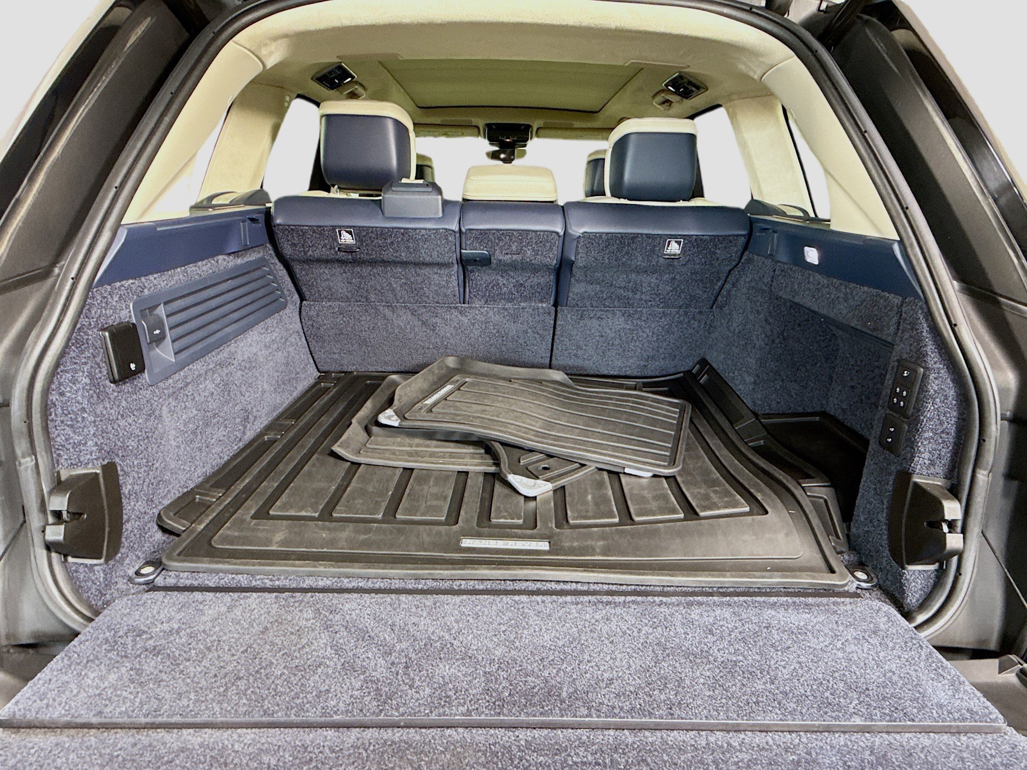 Used 2019 Land Rover Range Rover Autobiography image 35