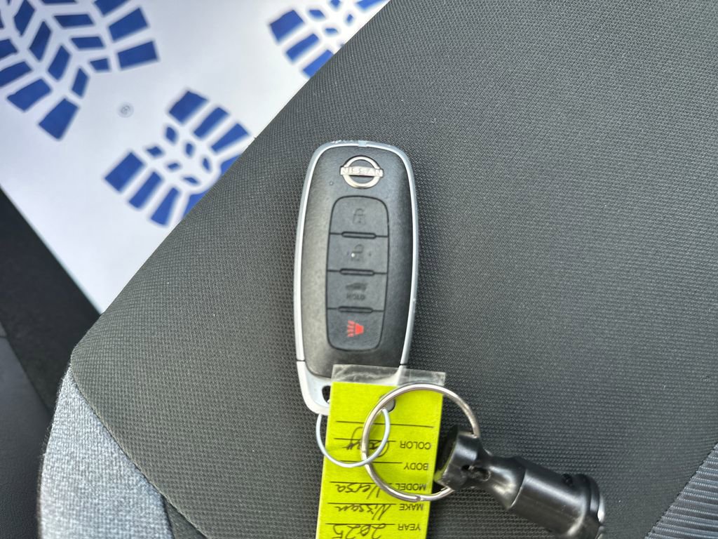 Used 2025 Nissan Versa SV FWD image 27