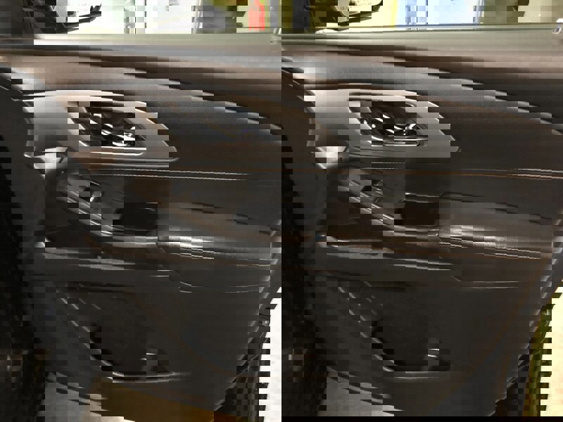 Used 2020 Chevrolet Traverse LT w/ Driver Confidence II Package image 21