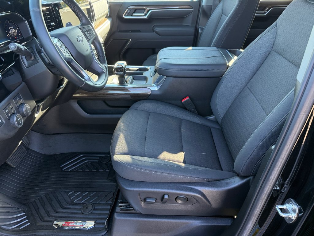 Used 2025 Chevrolet Silverado 1500 RST w/ Z71 Off-Road Package AWD/4WD image 10