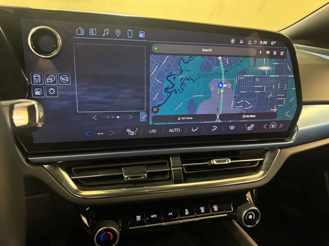 Used 2025 Chevrolet Equinox EV LT w/ Convenience Package image 12