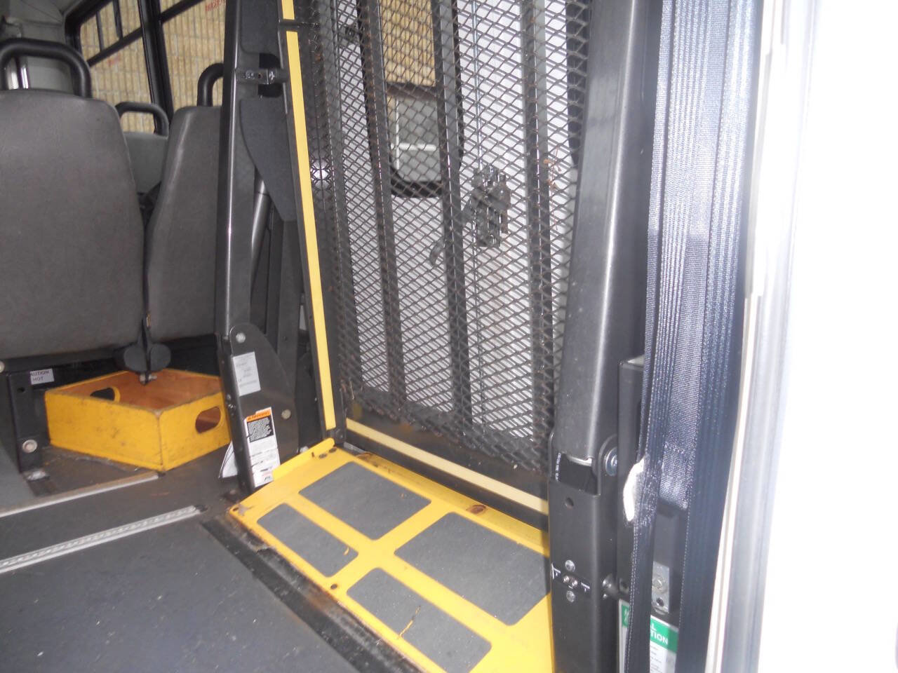 Used 2013 Ford E-450 and Econoline 450 Super Duty w/ Shuttle Bus Prep Pkg image 7