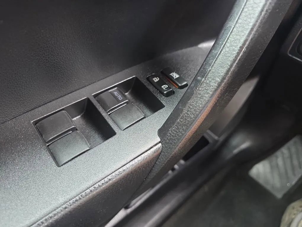 Used 2019 Toyota Corolla SE FWD image 23