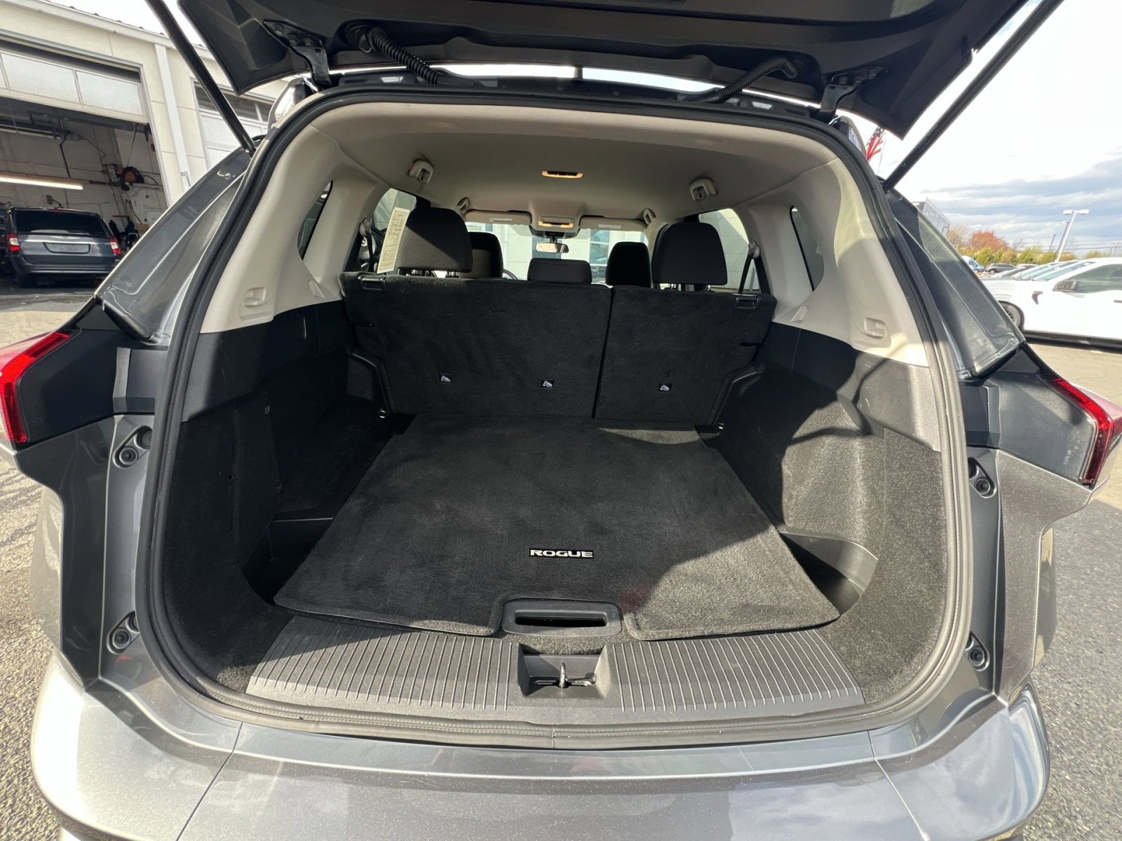 Used 2024 Nissan Rogue S image 24