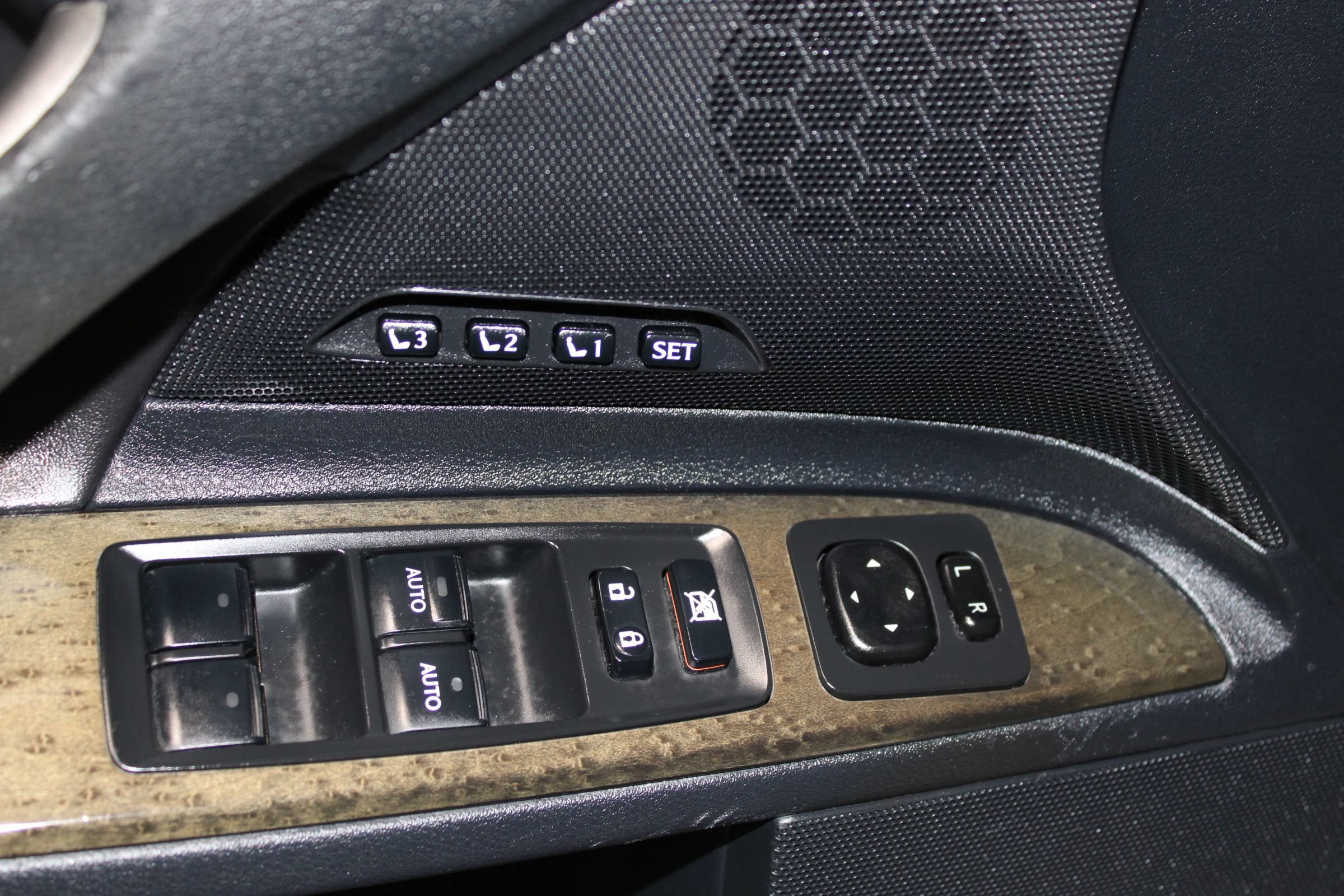 Used 2010 Lexus IS 350C w/ Luxury Pkg RWD image 11