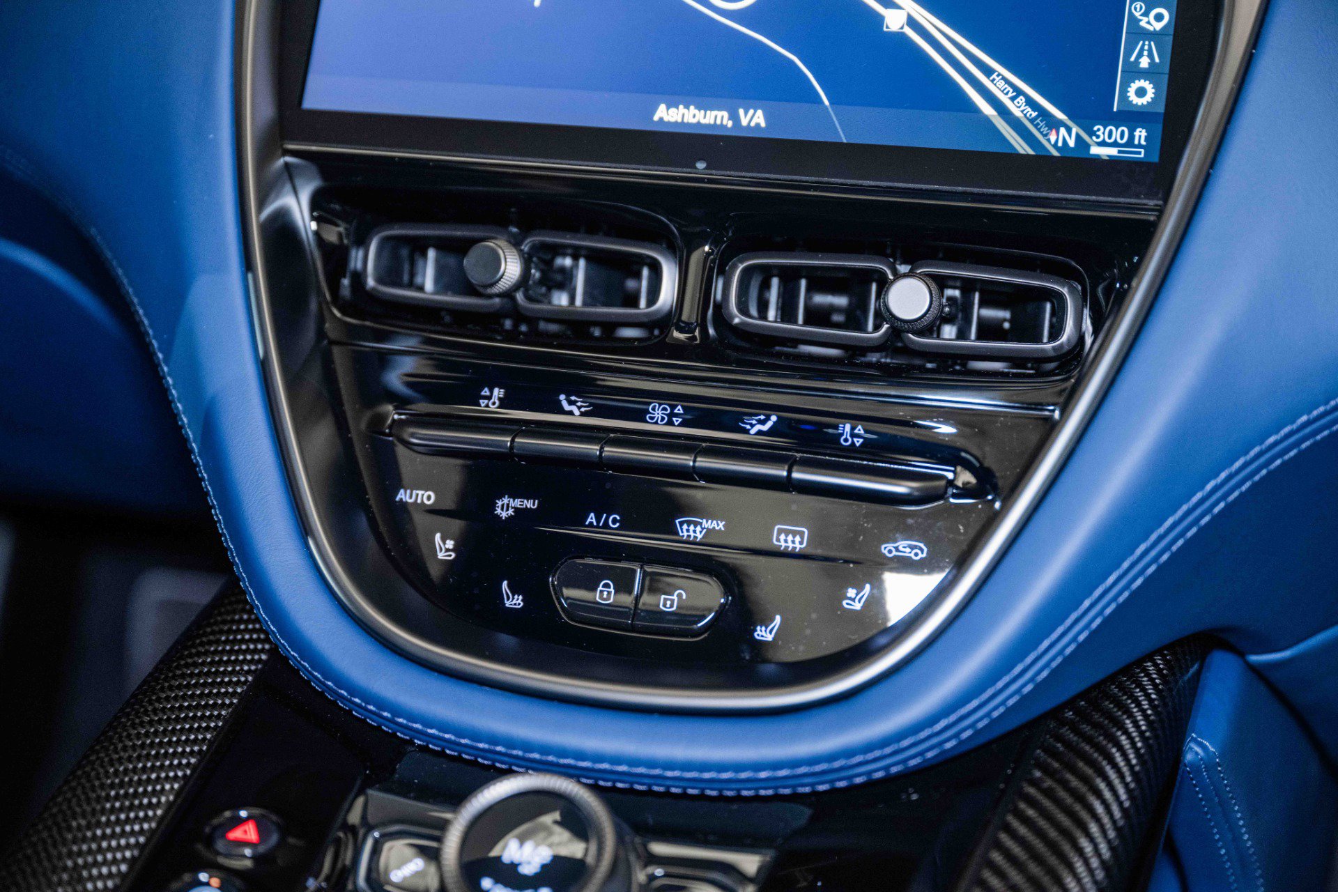 Used 2024 Aston Martin DBX 707 image 30