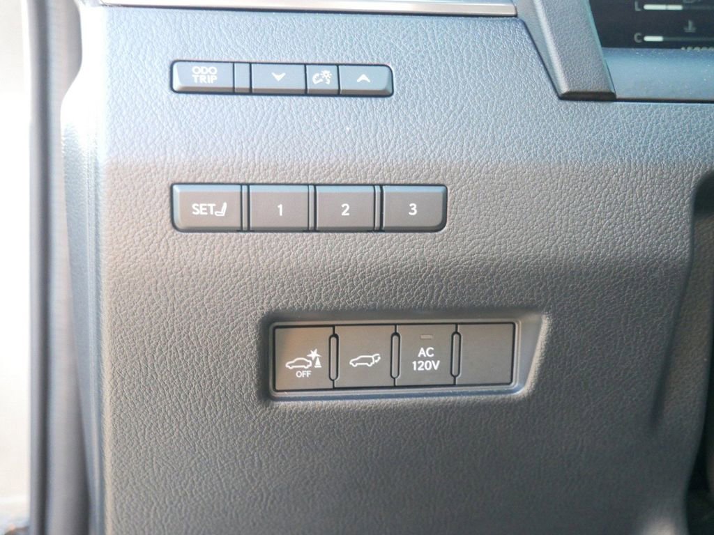 Used 2024 Lexus GX 550 w/ Cold Area Package AWD/4WD image 18