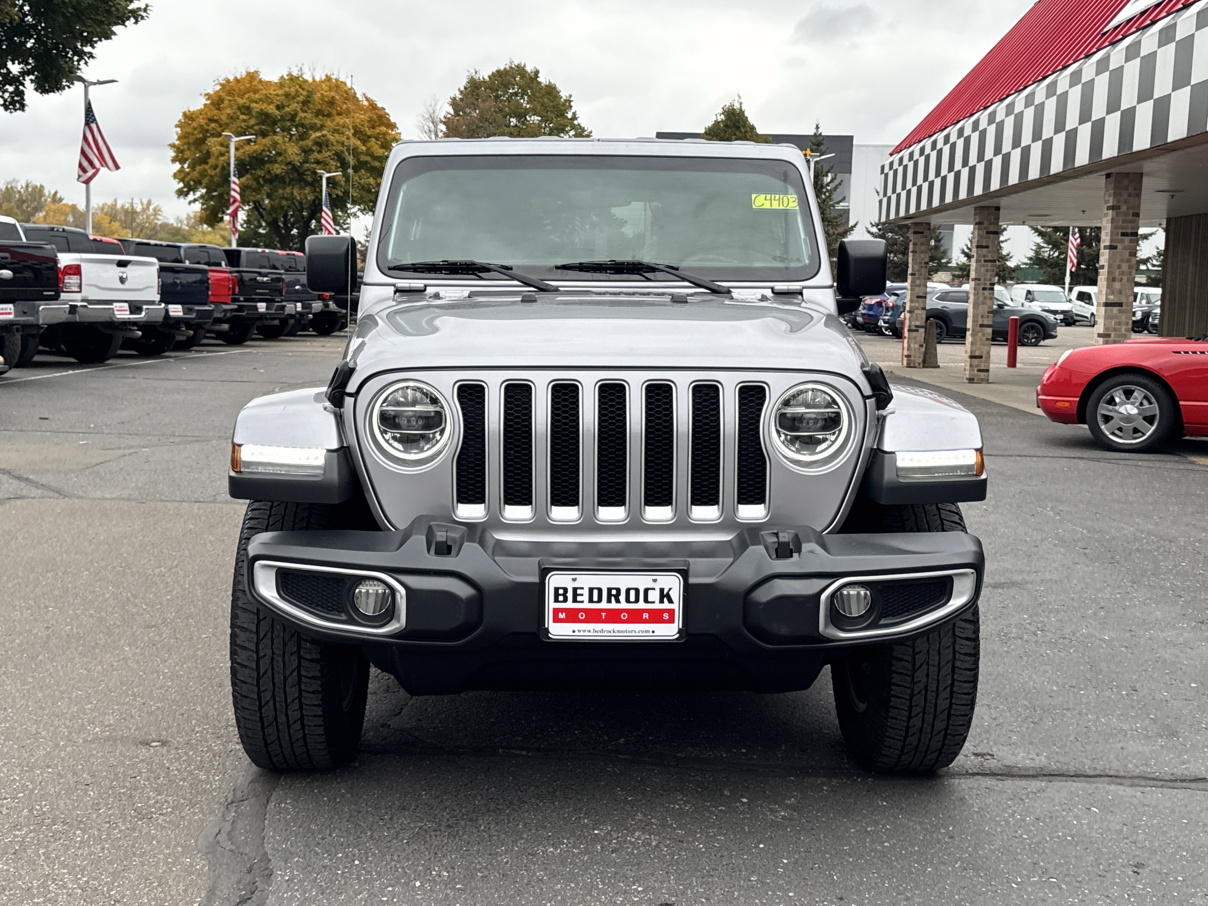 Used 2018 Jeep Wrangler Unlimited Sahara image 2