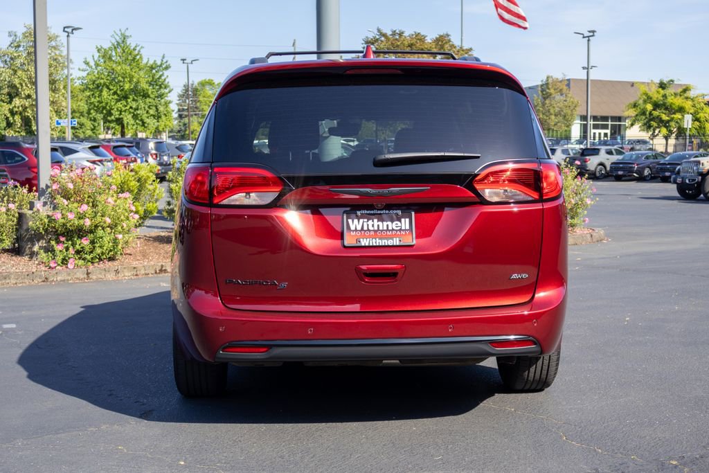 Used 2020 Chrysler Pacifica Touring-L w/ Advanced Safetytec Group AWD/4WD image 8