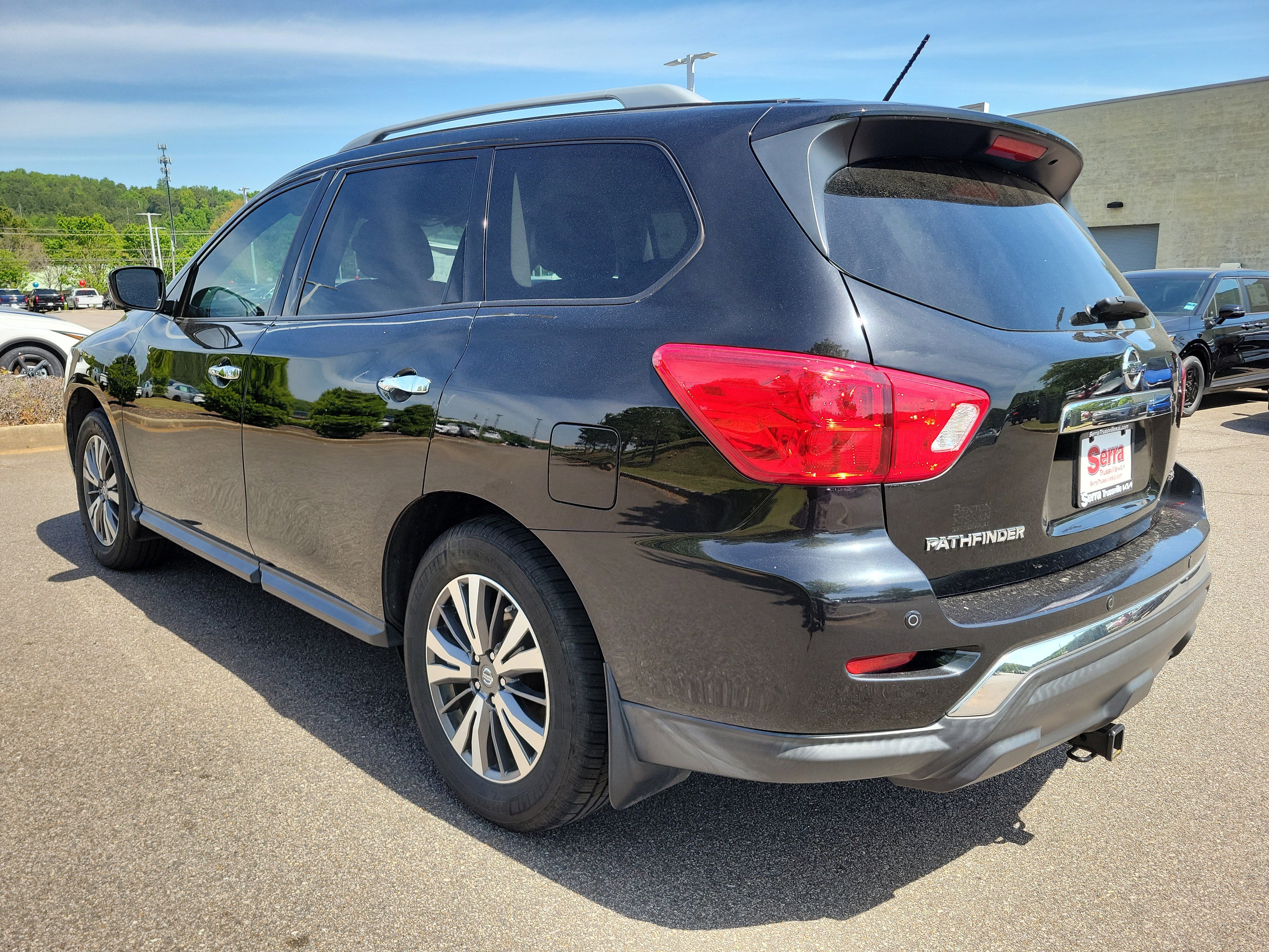 Used 2018 Nissan Pathfinder SL FWD image 25