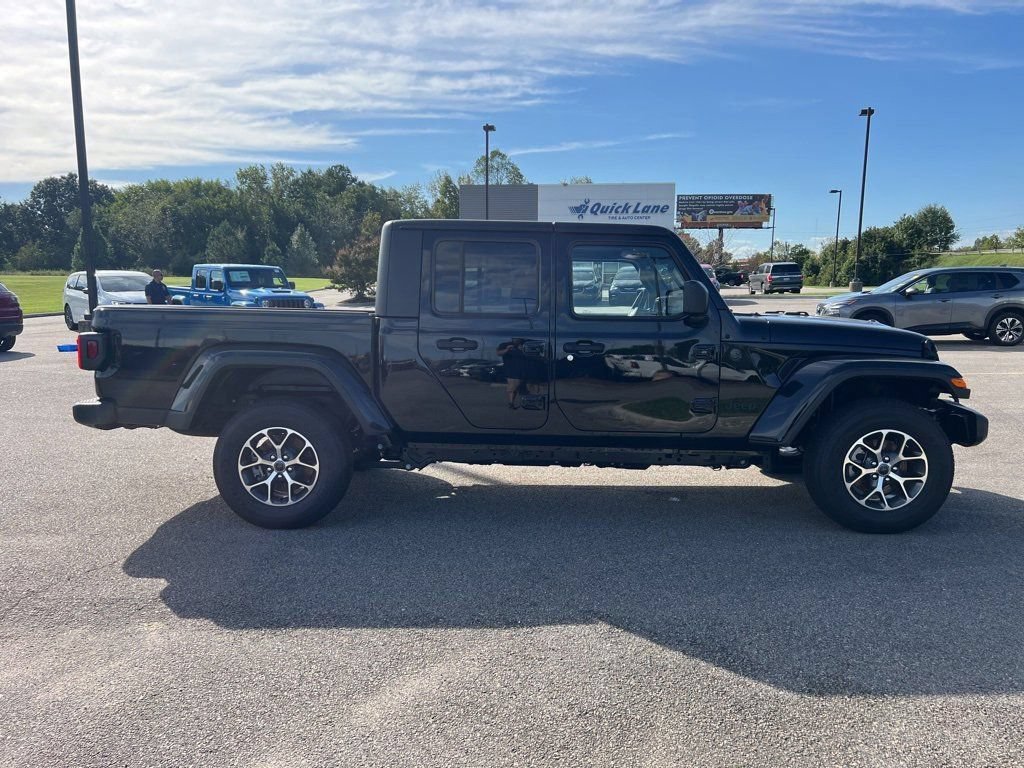 New 2025 Jeep Gladiator Sport AWD/4WD image 6