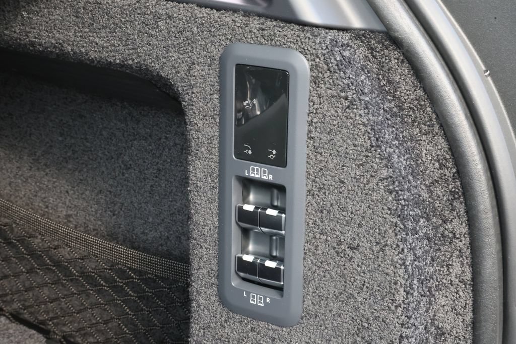 New 2026 Land Rover Range Rover Long Wheelbase SE AWD/4WD image 31