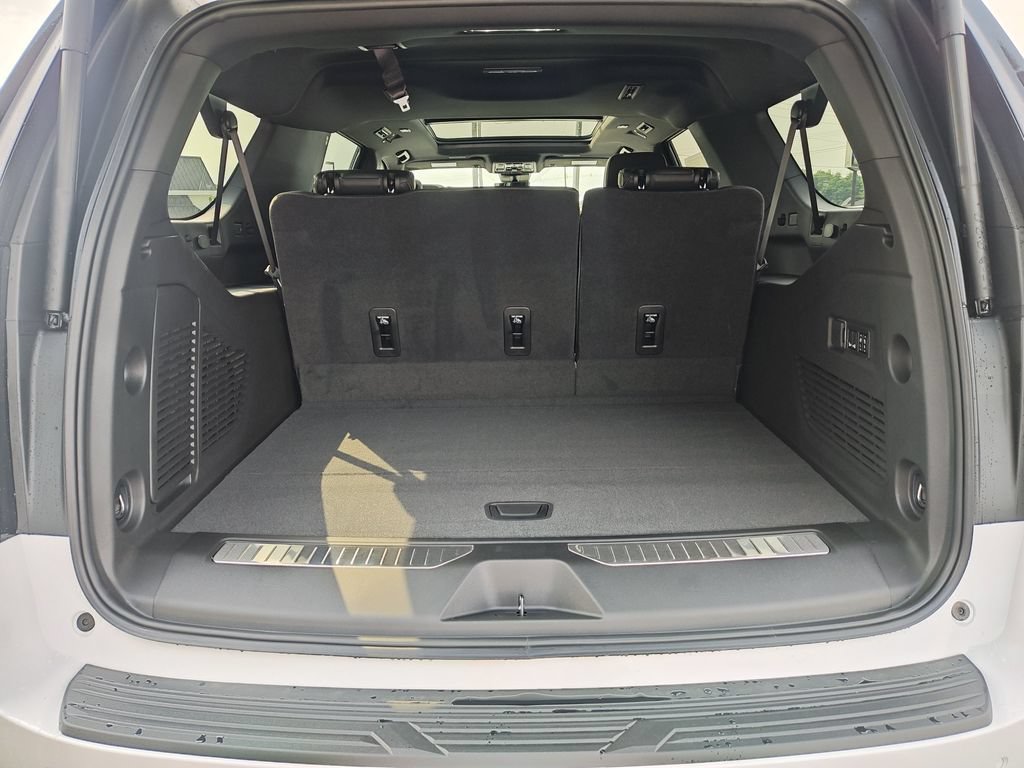 New 2026 Chevrolet Suburban RST w/ Advanced Technology Package AWD/4WD image 9