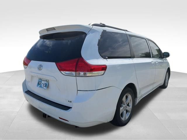 Used 2012 Toyota Sienna LE image 4