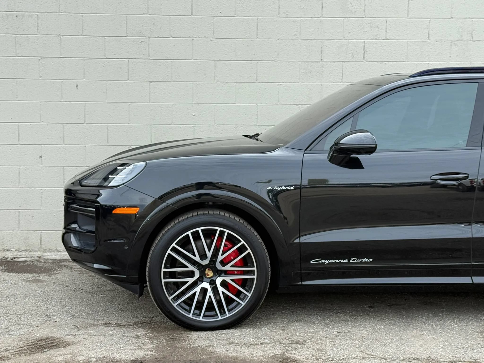 Used 2024 Porsche Cayenne Turbo AWD/4WD image 9