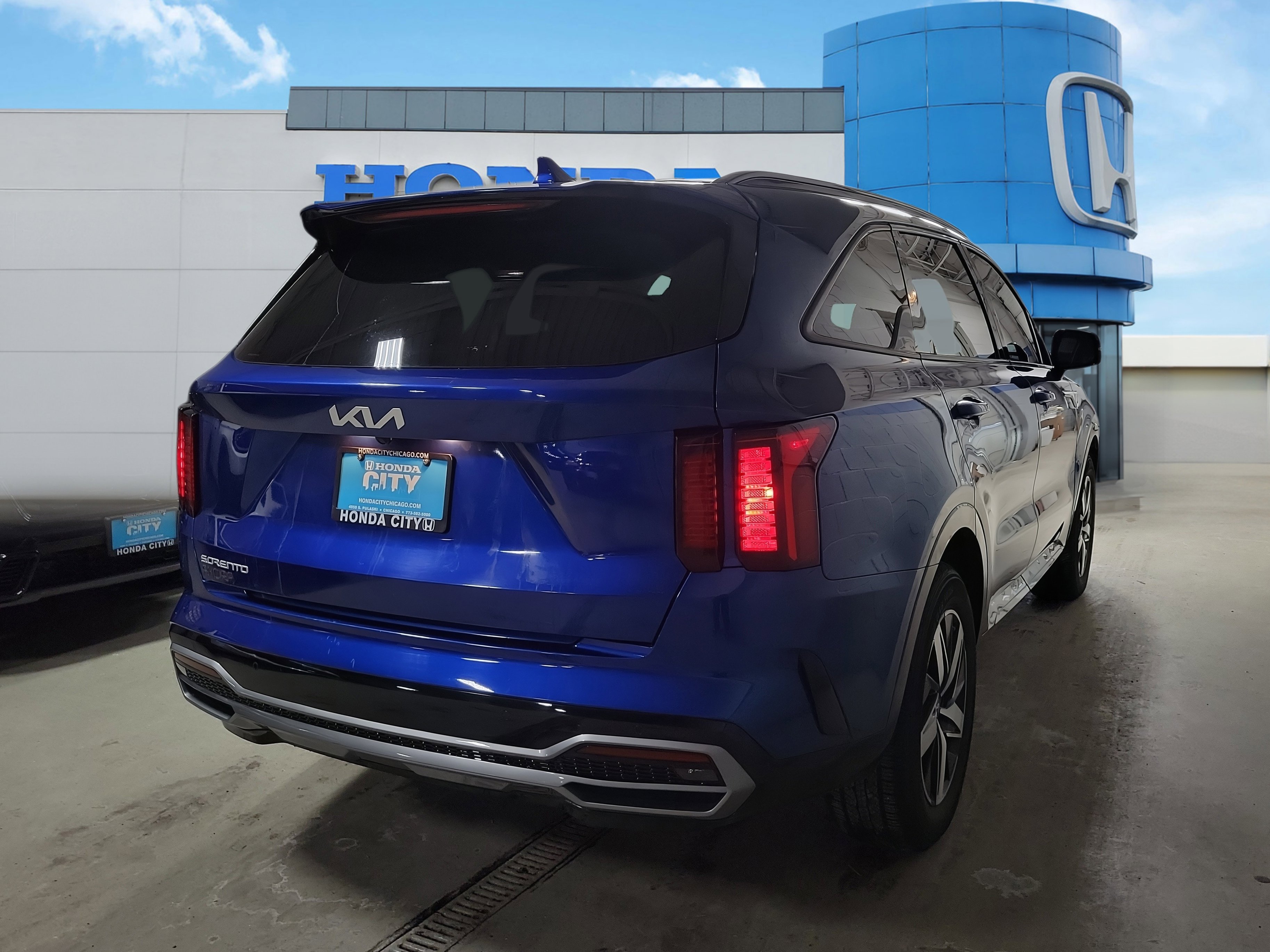 Used 2023 Kia Sorento S image 5