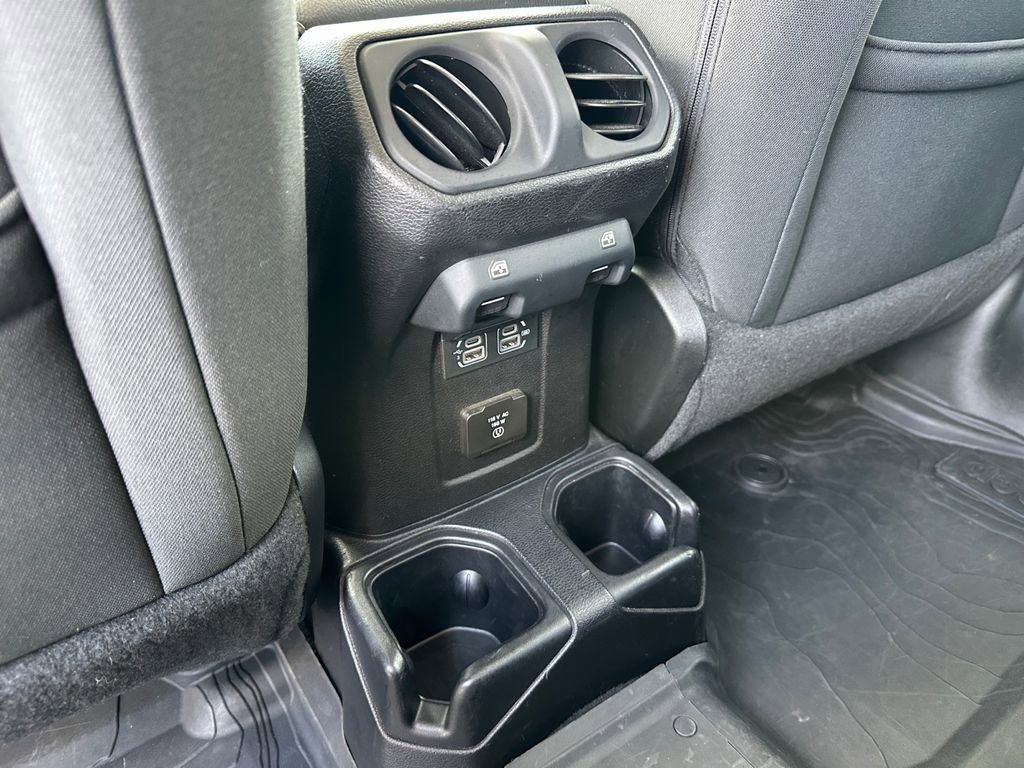 Used 2018 Jeep Wrangler Unlimited Sahara AWD/4WD image 17