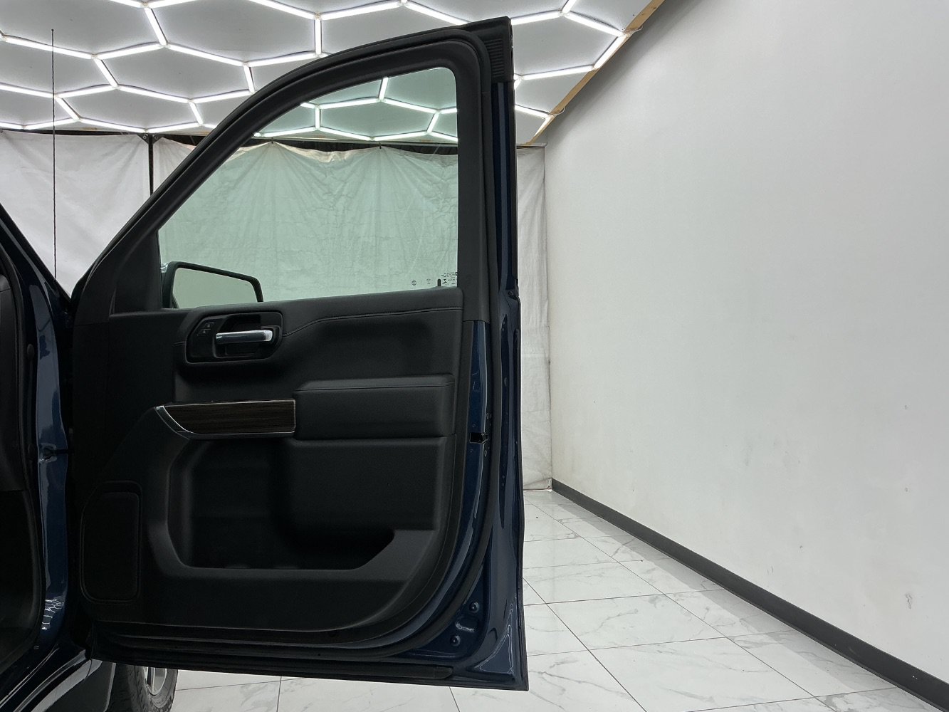 Used 2022 Chevrolet Silverado 1500 LT AWD/4WD image 19