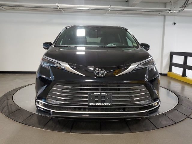 Used 2026 Toyota Sienna Platinum AWD/4WD image 4