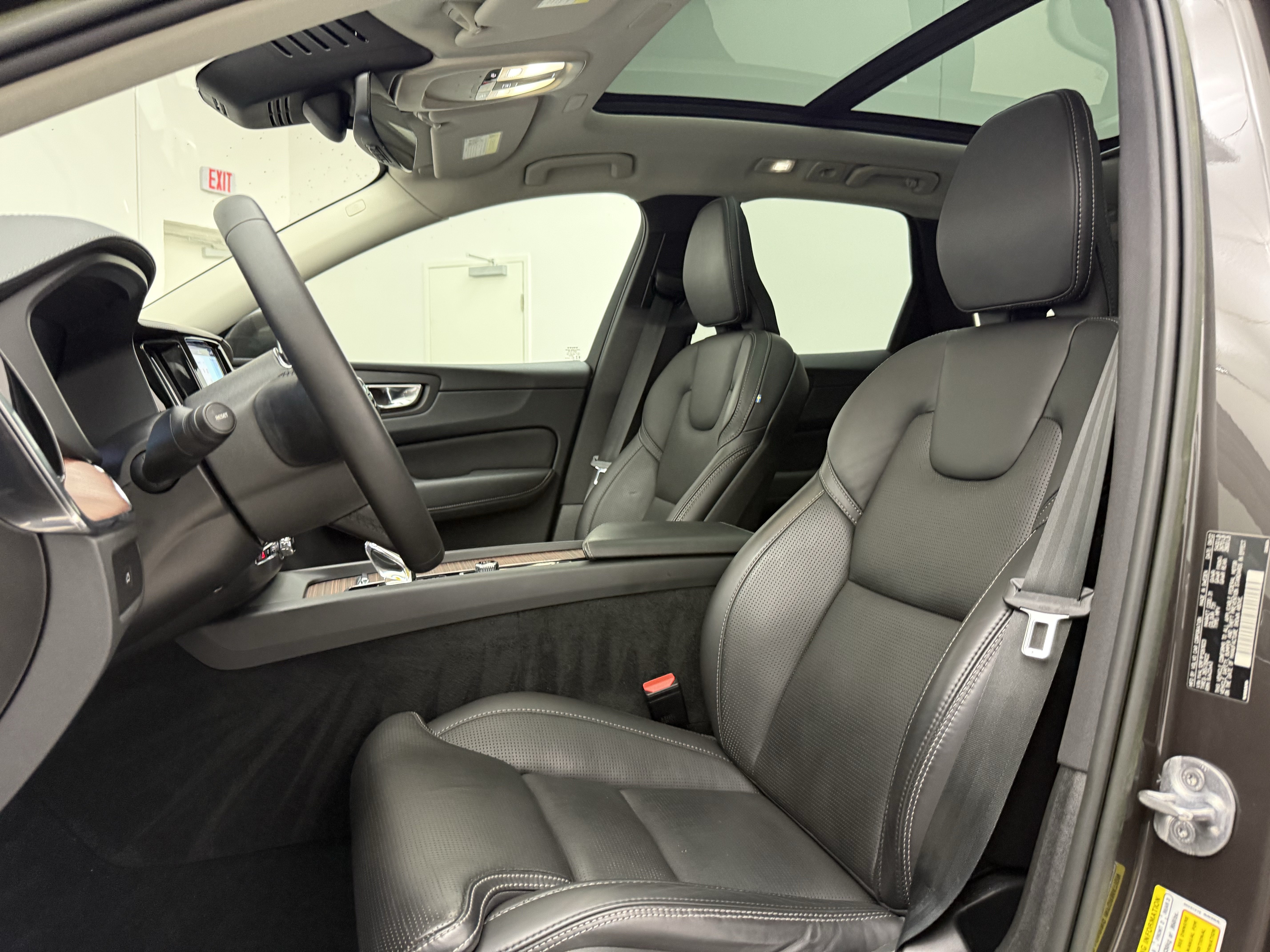 Certified 2023 Volvo XC60 B5 Ultimate AWD/4WD image 13