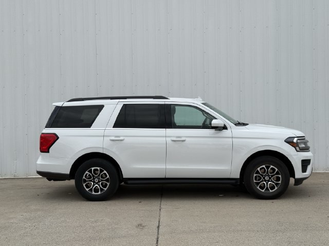 Used 2024 Ford Expedition XLT RWD image 3