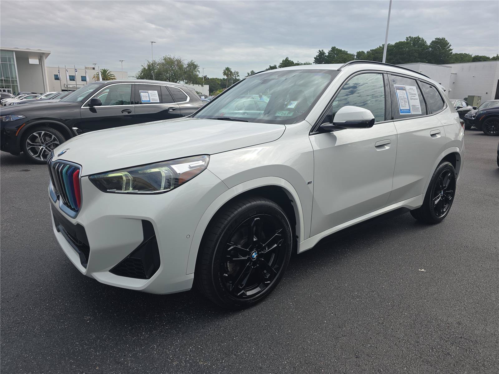 Used 2023 BMW X1 xDrive28i w/ Premium Package AWD/4WD image 7