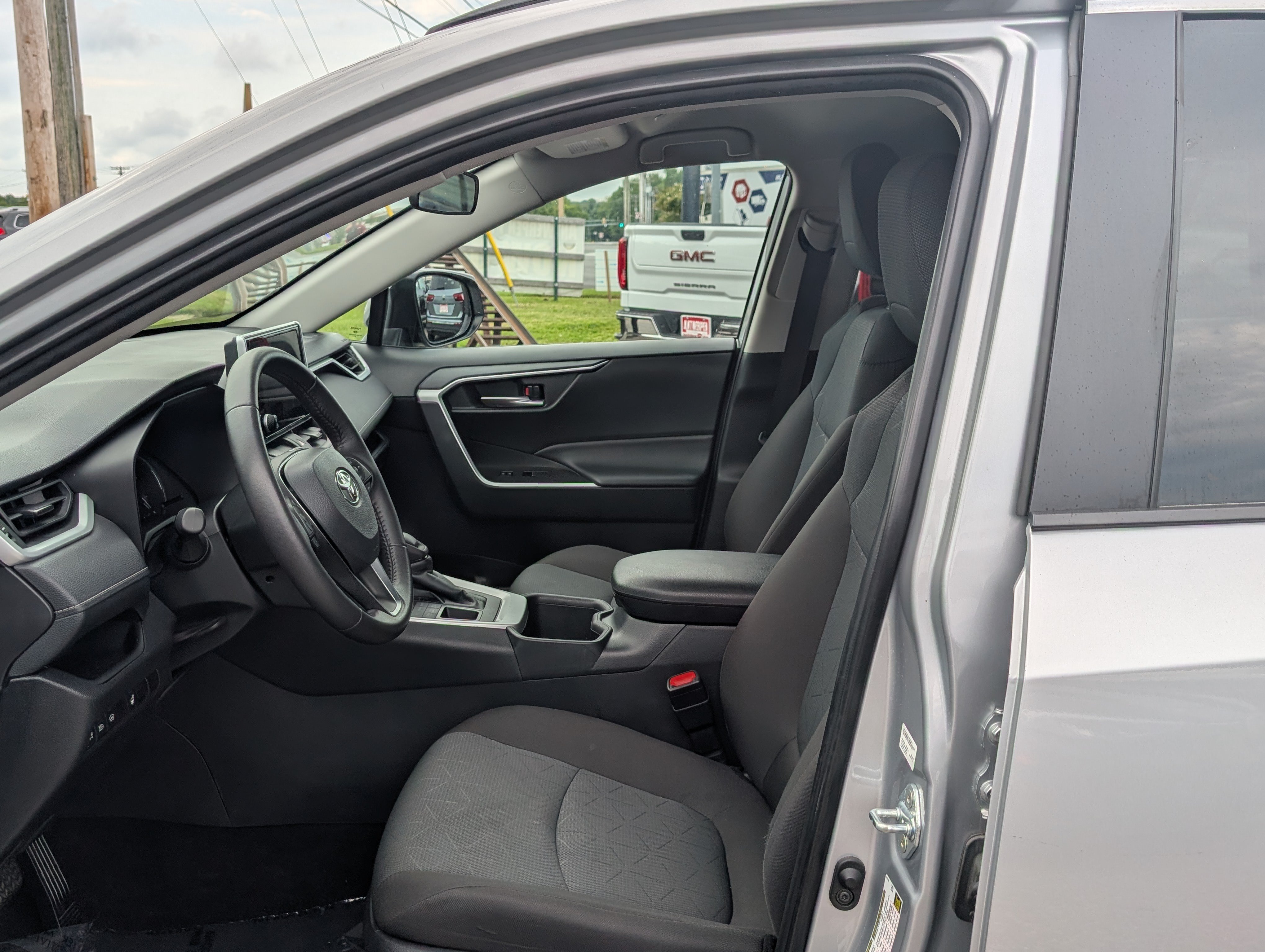 Used 2025 Toyota RAV4 XLE w/ Weather Package AWD/4WD image 14