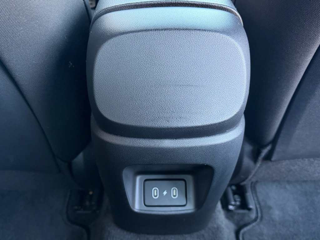 Used 2025 Hyundai Elantra Blue image 25