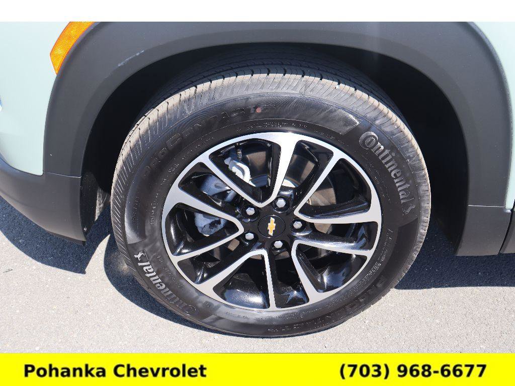 Certified 2025 Chevrolet TrailBlazer LT w/ Convenience Package FWD image 30
