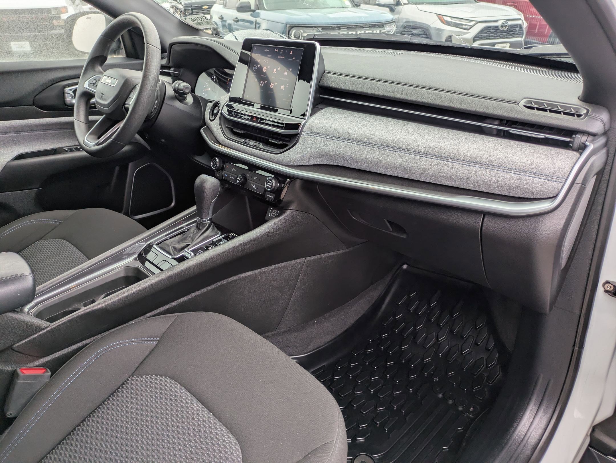 Used 2025 Jeep Compass Sport image 27