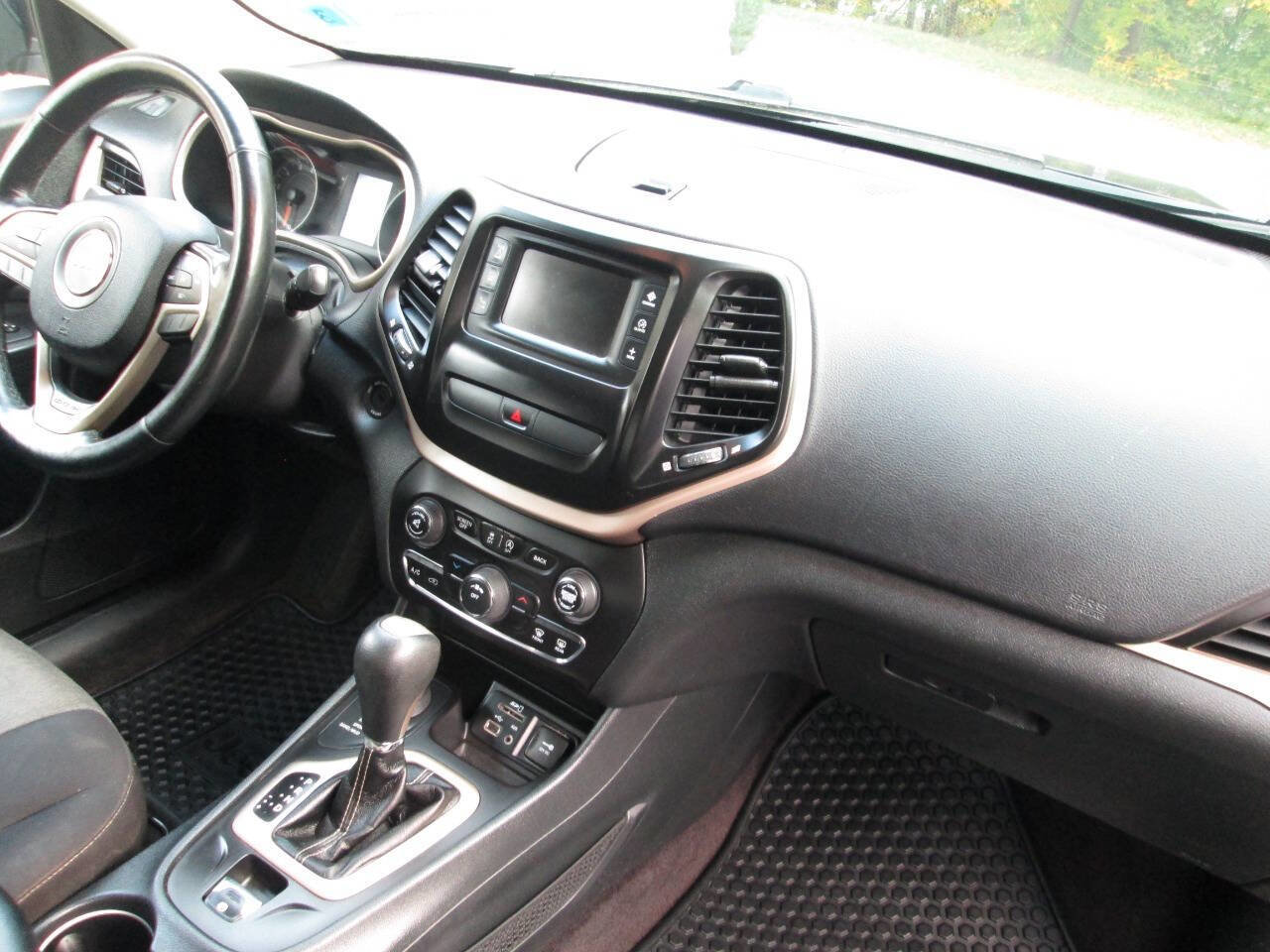 Used 2016 Jeep Cherokee Sport w/ Cold Weather Group image 18