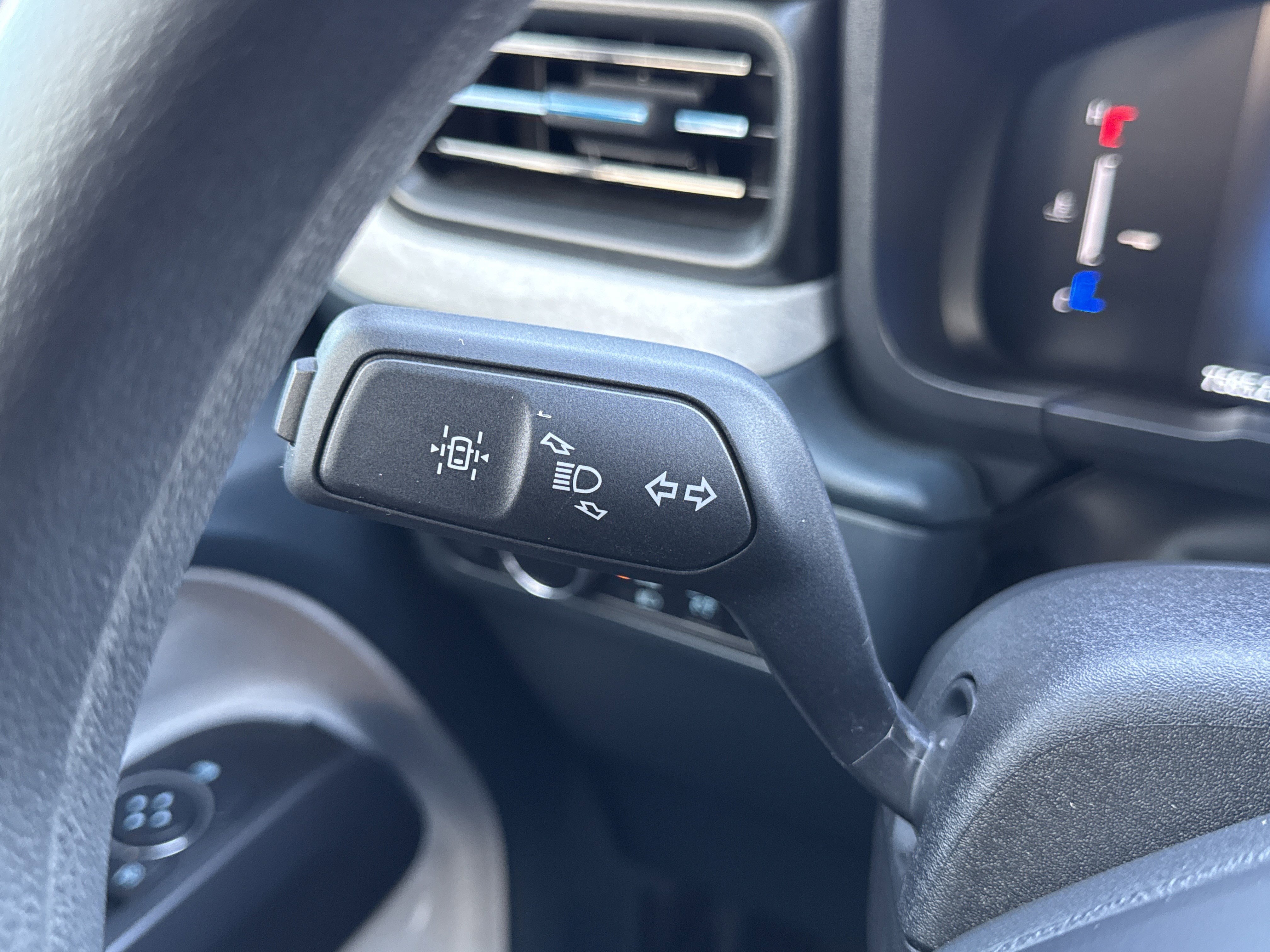 Used 2025 Ford Maverick XLT w/ Equipment Group 302A image 16