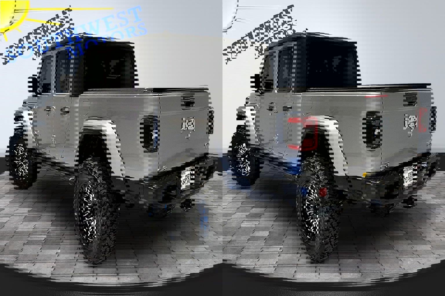 Used 2020 Jeep Gladiator Overland image 4