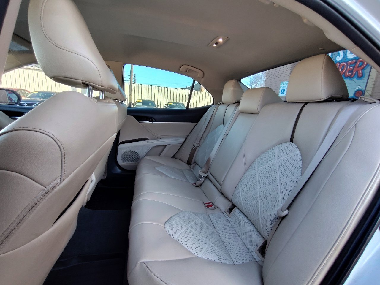 Used 2018 Toyota Camry XLE image 32