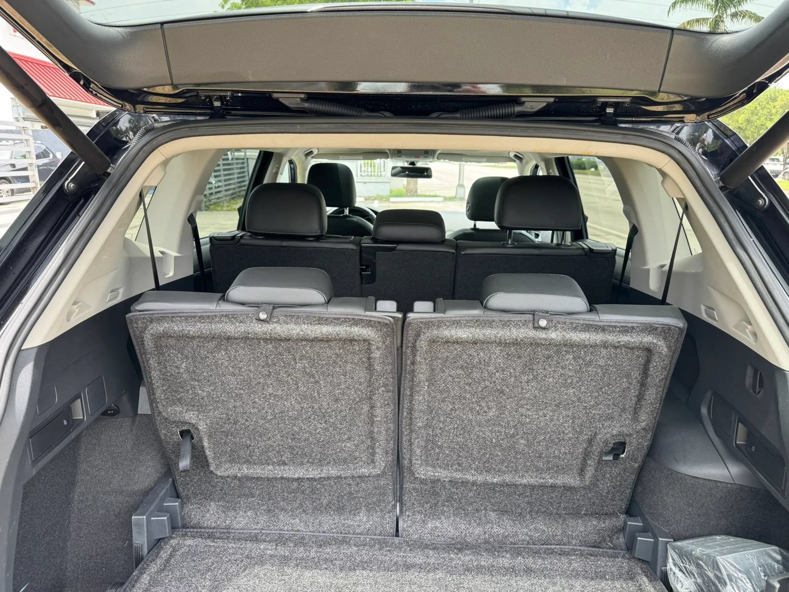 Used 2018 Volkswagen Tiguan SEL FWD image 23