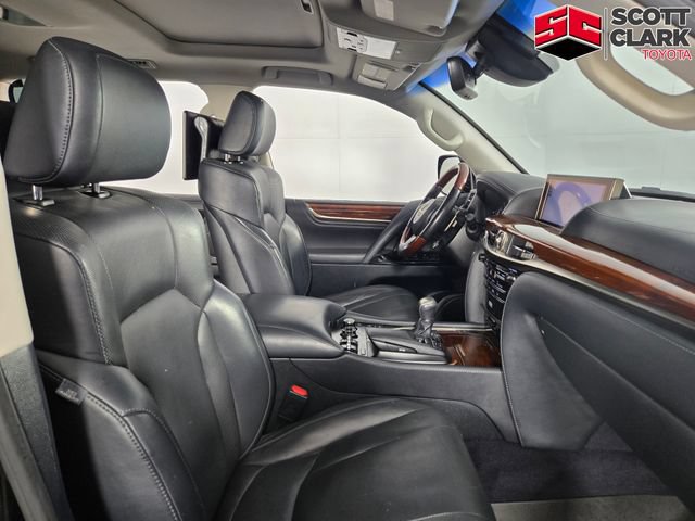 Used 2016 Lexus LX 570 4WD w/ Luxury Package image 15
