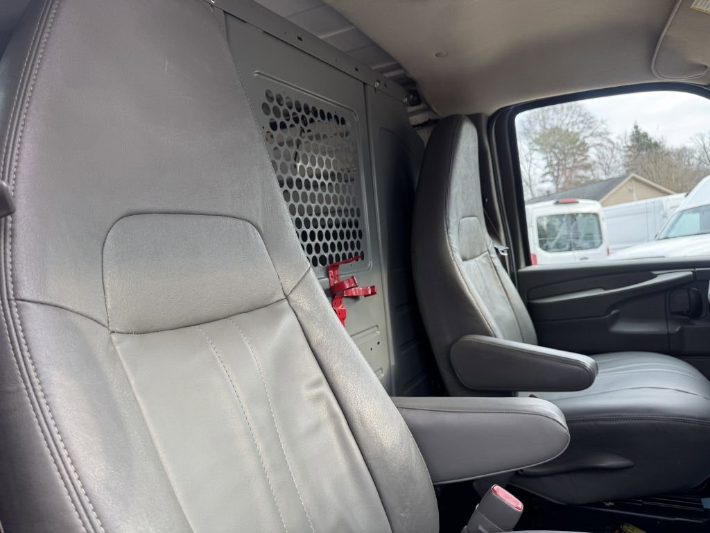 Used 2011 Chevrolet Express 2500 image 11