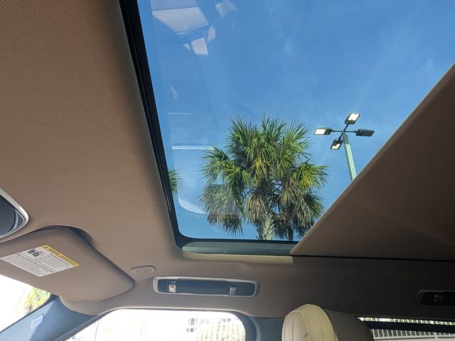 New 2026 Land Rover Range Rover Long Wheelbase SE image 18