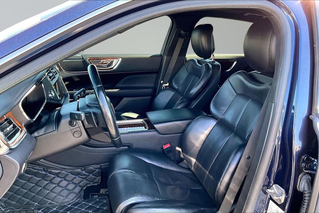 Used 2017 Lincoln Continental Select image 25