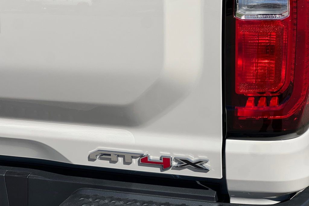 New 2026 GMC Canyon AT4X w/ AT4X AEV Edition AWD/4WD image 21