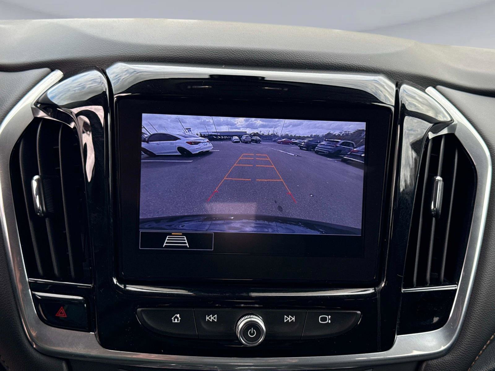 Used 2020 Chevrolet Traverse LT image 28