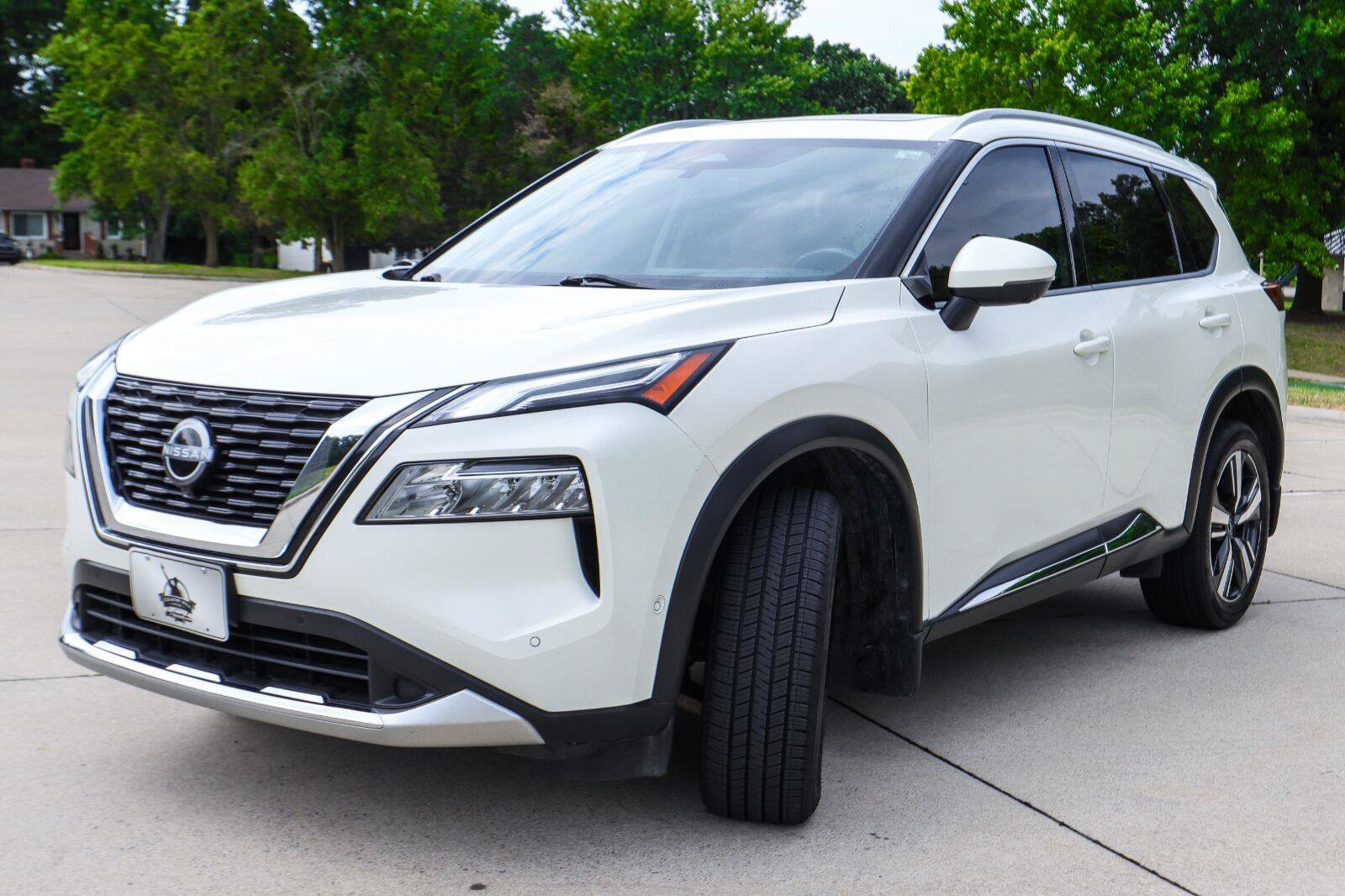 Used 2023 Nissan Rogue Platinum w/ Platinum Premium Package FWD image 3