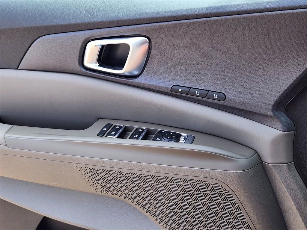 New 2026 Kia Carnival EX image 7