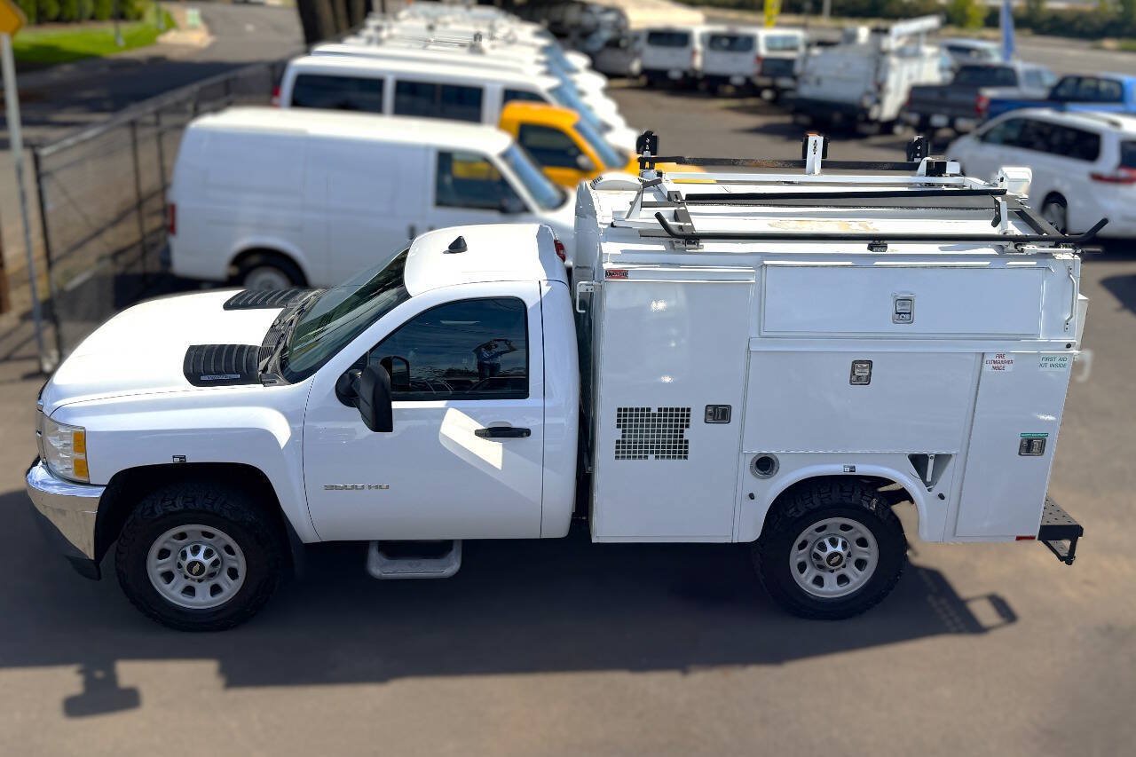 Used 2013 Chevrolet Silverado 3500 W/T RWD image 3
