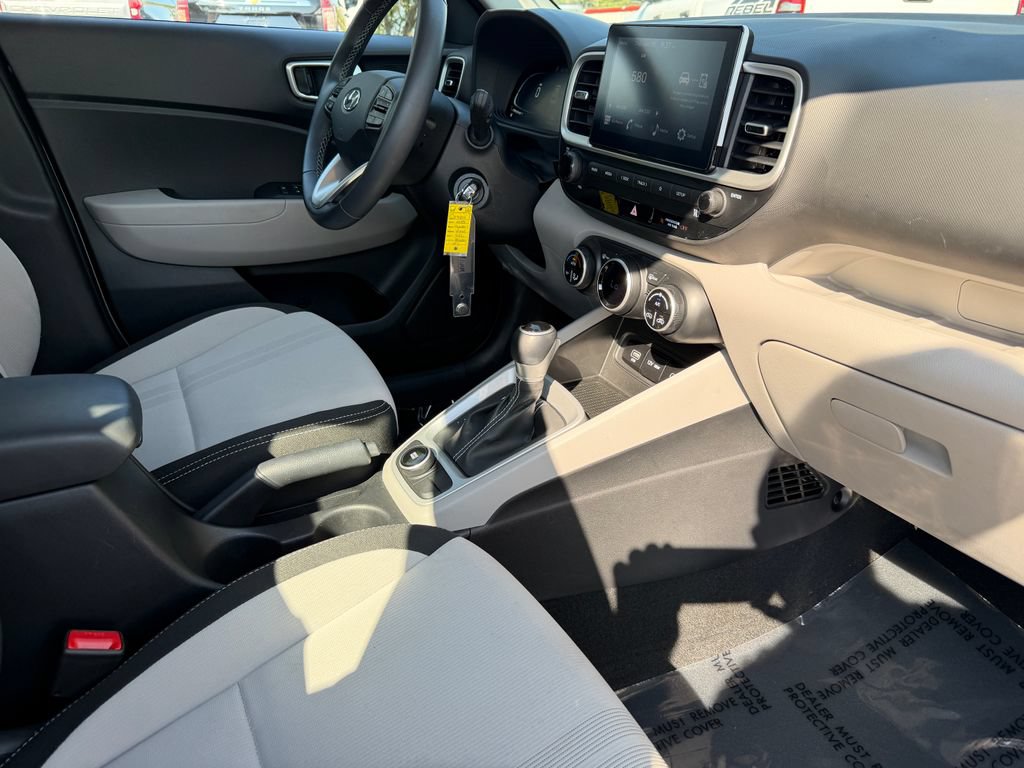 Used 2023 Hyundai Venue SEL FWD image 10