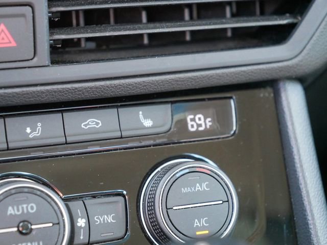 Certified 2022 Volkswagen Jetta SEL image 33