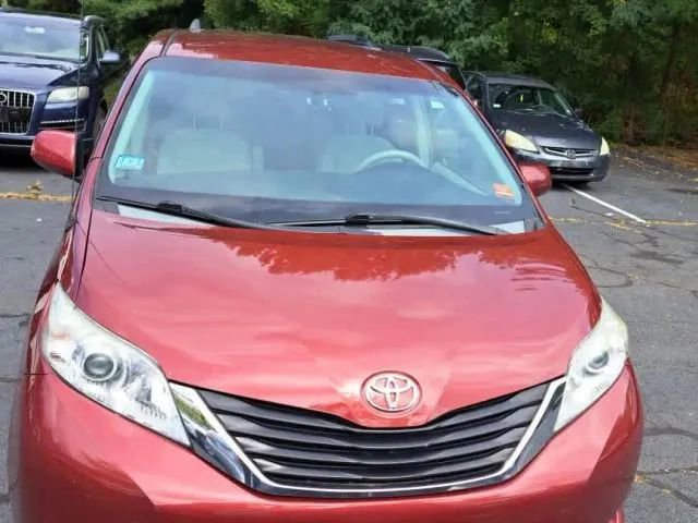 Used 2013 Toyota Sienna LE
