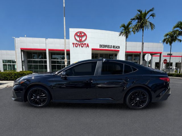 Used 2025 Toyota Camry SE FWD image 4