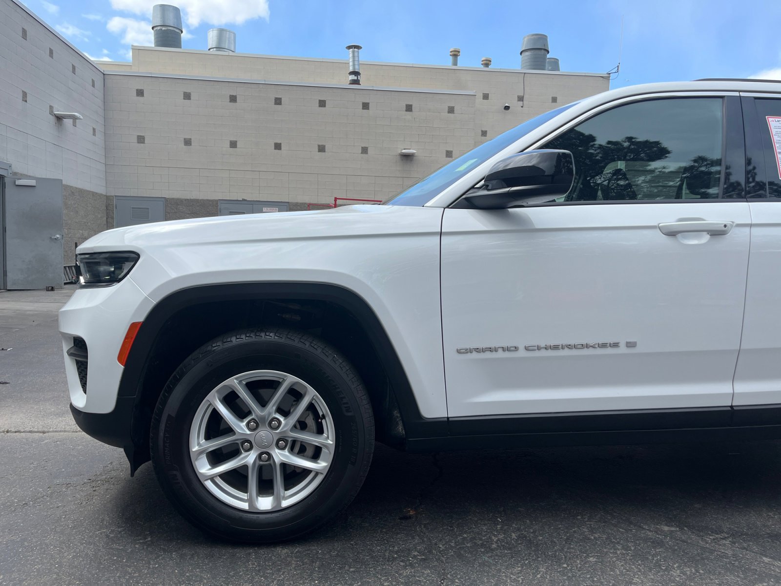 Used 2025 Jeep Grand Cherokee Laredo X w/ Trailer Tow Package AWD/4WD image 9